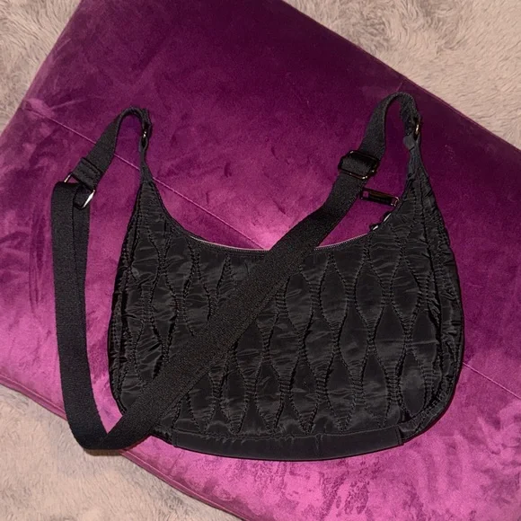 Black Quilted Shoulder Bag Adjustable Shoulder Strap Pocket Zipper Closure Purse - Picture 2 of 7